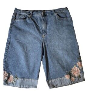 Gloria Vanderbilt Denim Bermuda Shorts Women's Sz 18 Floral Embroidered Slimming